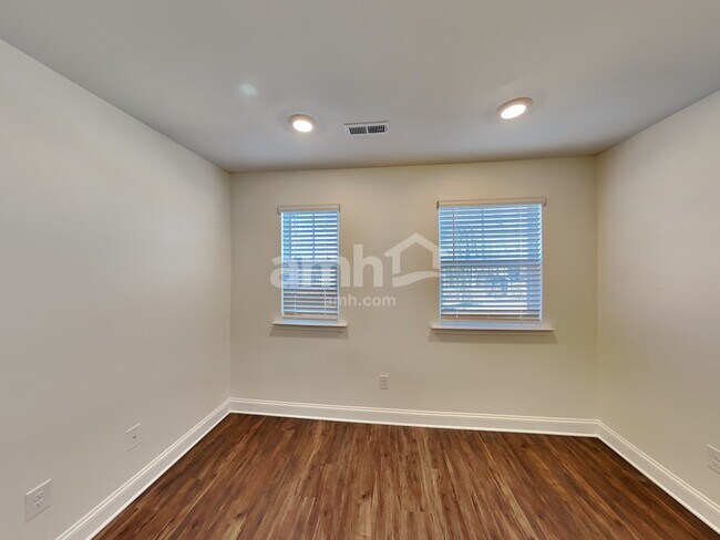 Building Photo - 578 Rivermist Dr