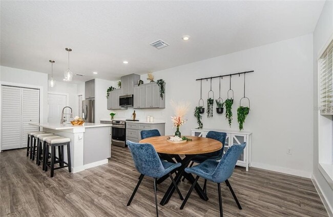 Building Photo - 1954 Freedom Dr