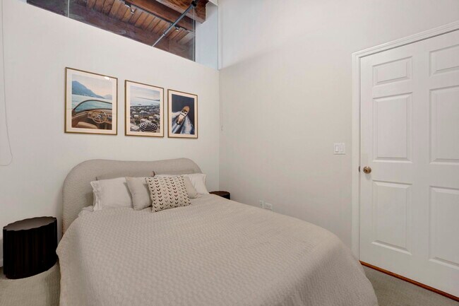 Building Photo - 525 W Superior St