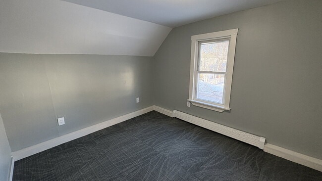 Building Photo - 4 Bed, 1 Bath, plus Bonus Room in Rochester!