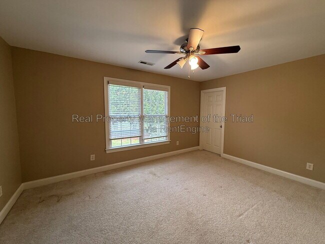 Building Photo - 1016 Longhorn Ct