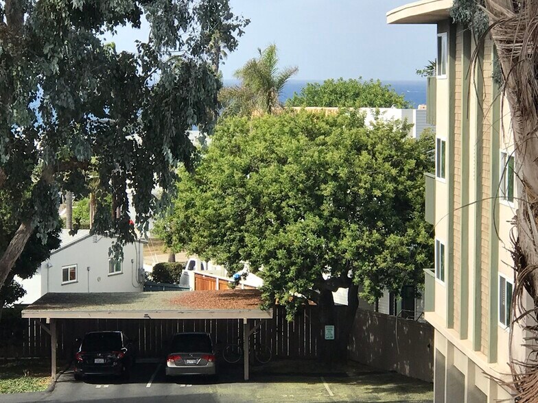 Building Photo - 5051 La Jolla Blvd