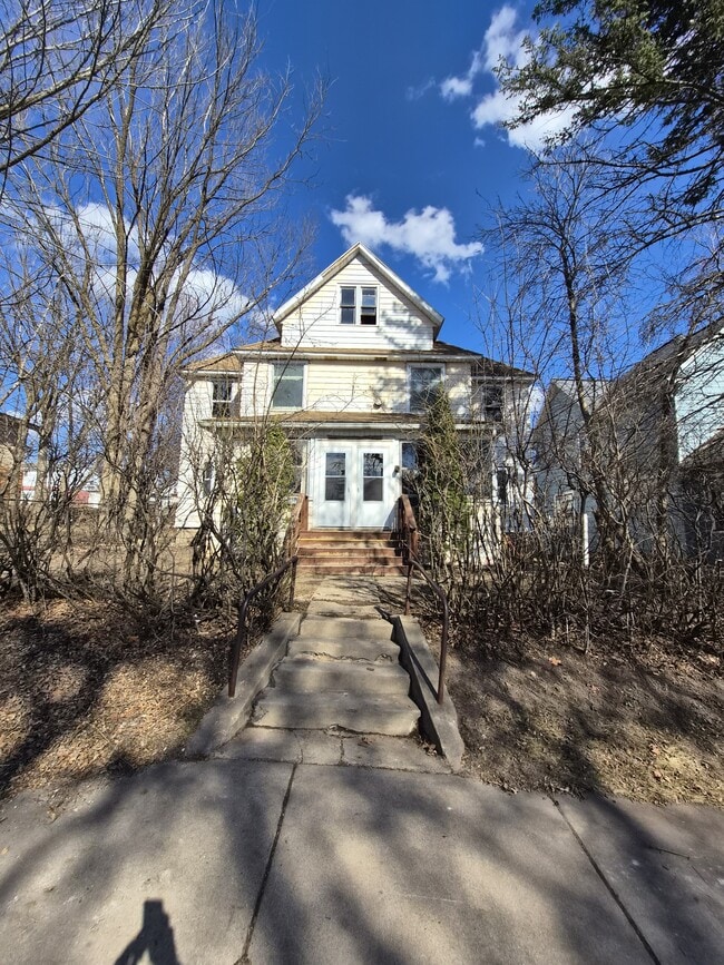 Building Photo - 210 Adams Ave