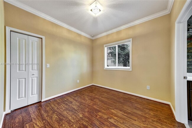 Building Photo - 346 NE 47th Pl