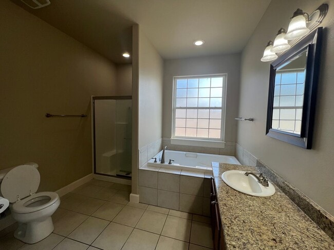 Building Photo - 8707 MacLaren Ave