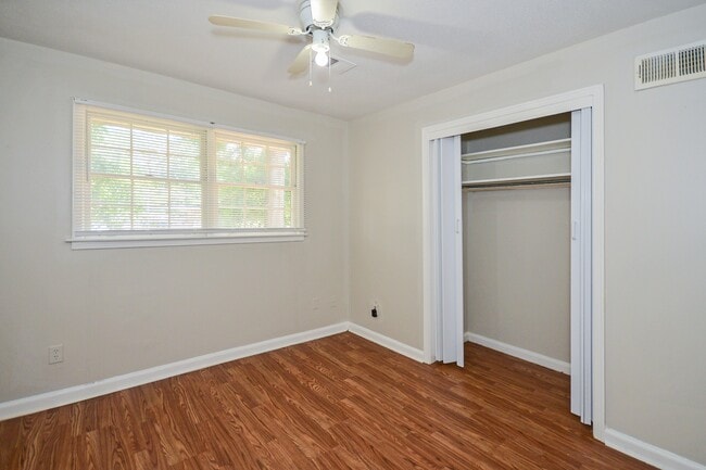 Building Photo - 1138 Perry Hill Rd