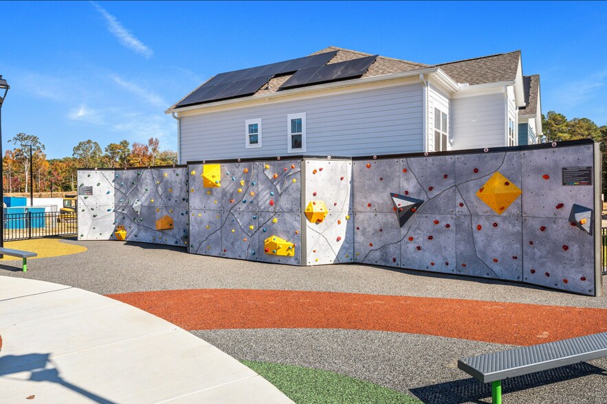 Building Photo - 115 Weavers Grove Dr