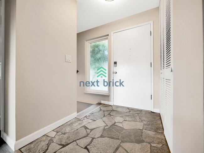 Building Photo - Beautiful 4 Bedroom 3 Bathroom Home for Rent!