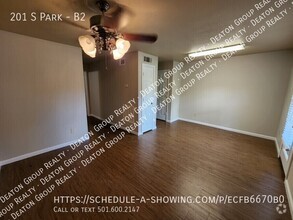 Building Photo - Welcome Home to Barton Oaks Apartments B2 ...