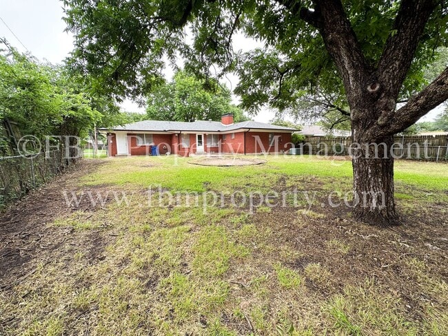 Building Photo - 1608 Hill Ln