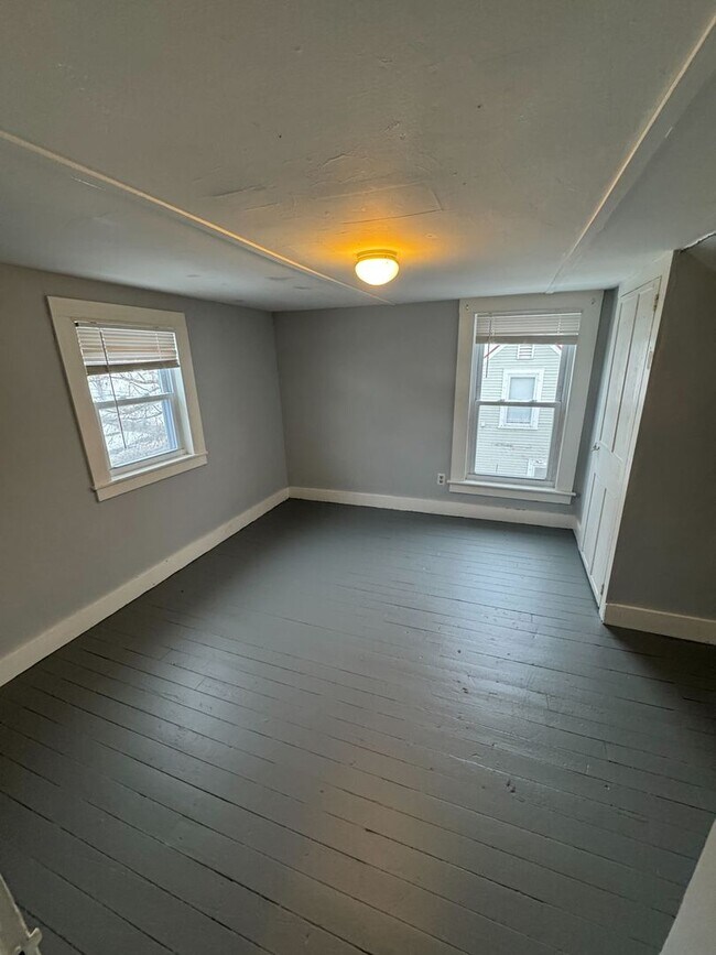 Building Photo - 16 Union St