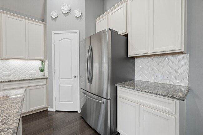 Building Photo - 806 Butterfly Garden Trail