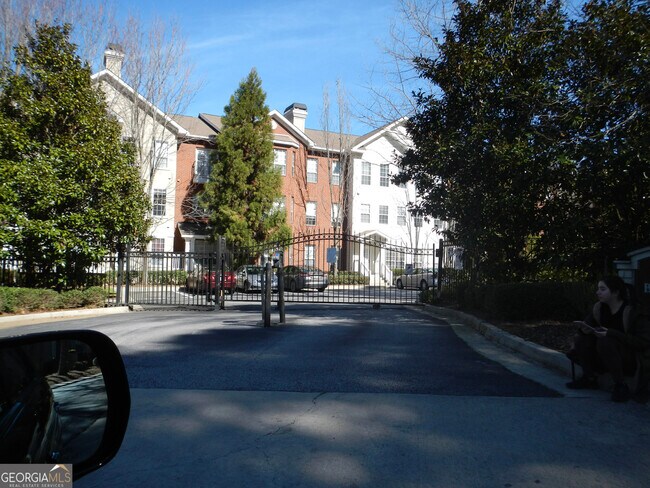 Building Photo - 5641 Roswell Rd