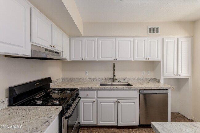 Building Photo - 7141 N 16th St