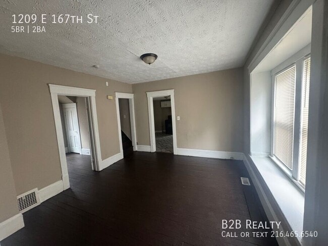 Building Photo - 1209 E 167th St