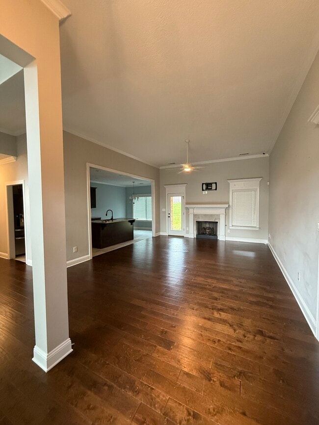 Building Photo - 233 Greenhill Dr