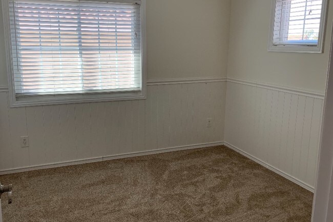 Room 1 - 8179 Rimridge Ln