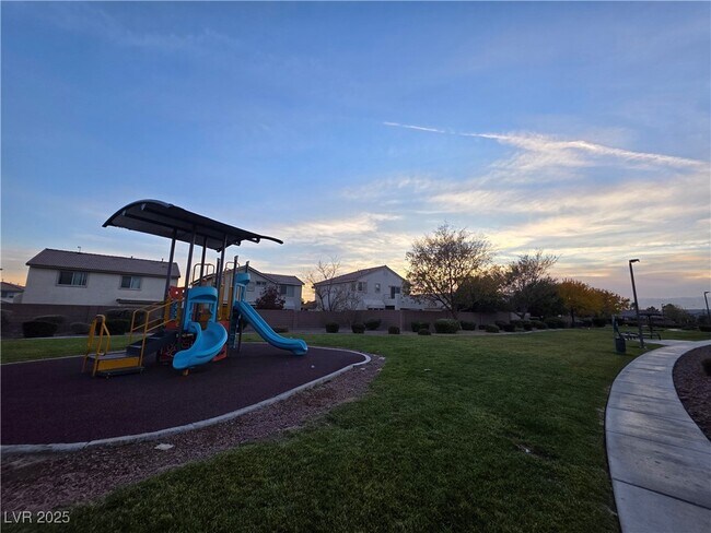 Building Photo - 909 E Malibu Sands Ave