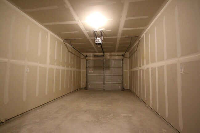 Building Photo - 8032-8034 Arbor