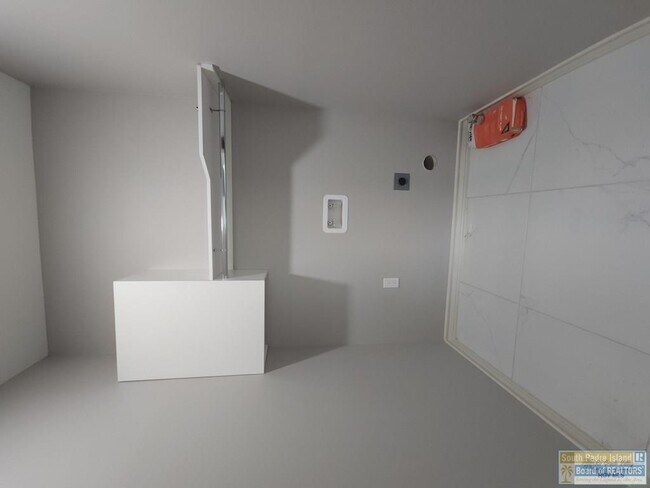 Building Photo - 108 Avenida Escandon