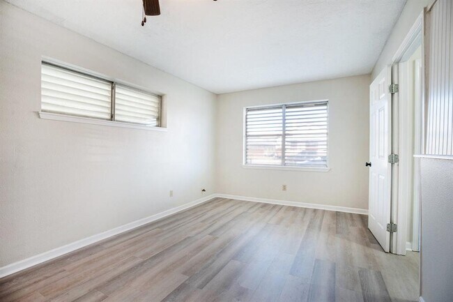 Building Photo - 5207 Avenue K