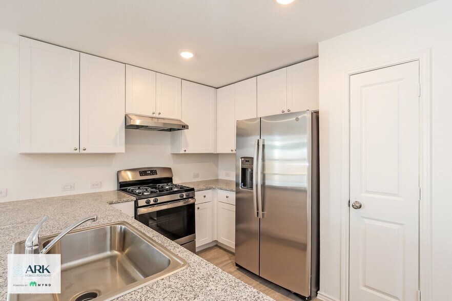 Building Photo - 2726 Robles St