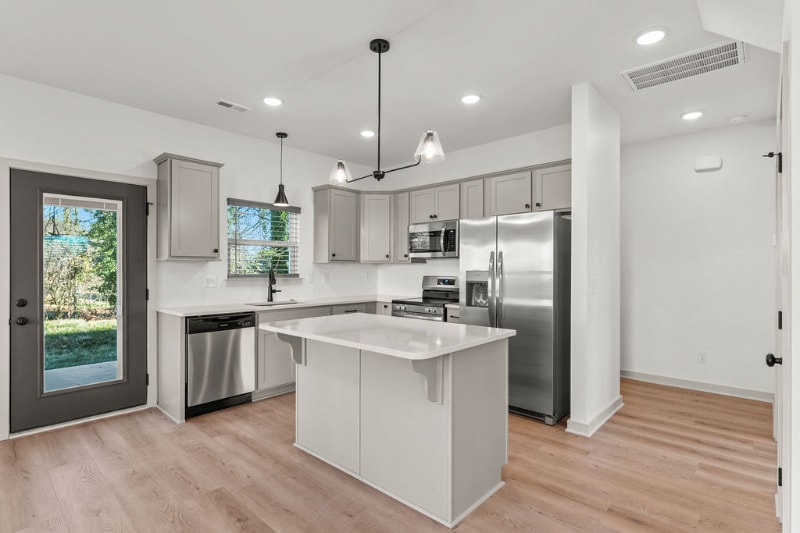 Building Photo - 313 W Broad St