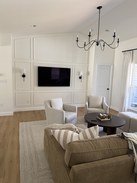 Wainscoting in living room - 4977 Knotty Alder Dr