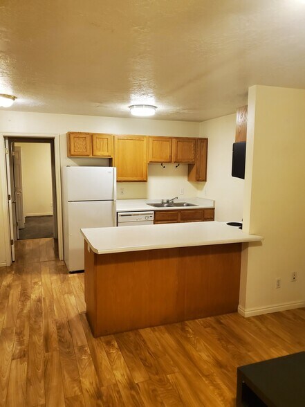 Building Photo - 476 N 300 E