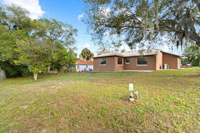 Building Photo - Comfort, Space & Convenience on a Peaceful Corner Lot in the Shores