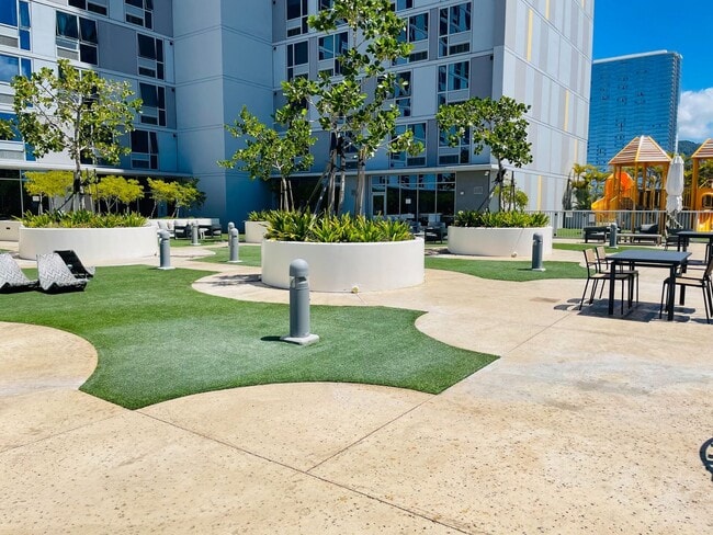 Building Photo - Partially Furnished 1 bed, 1 bath with 1 reserved covered parking @ Ke Kilohana