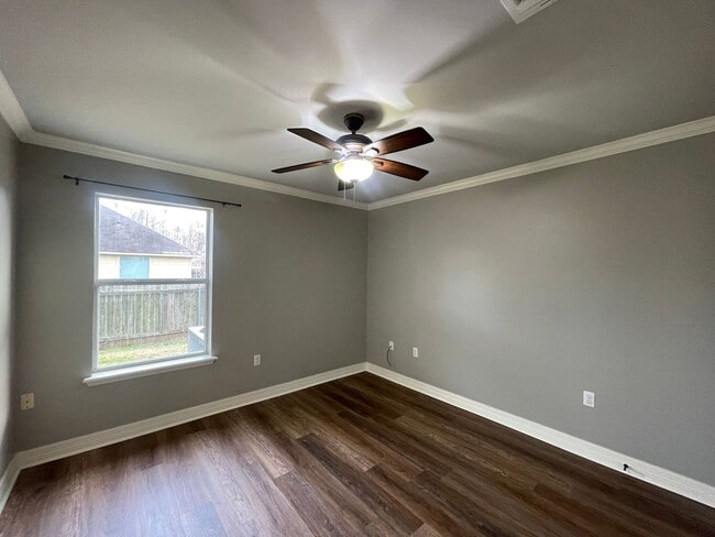 Building Photo - Riverbrooke Subdivision Beauty! Move in Ready!