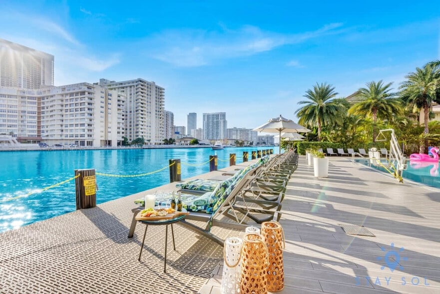 Building Photo - 2602 E Hallandale Beach Blvd