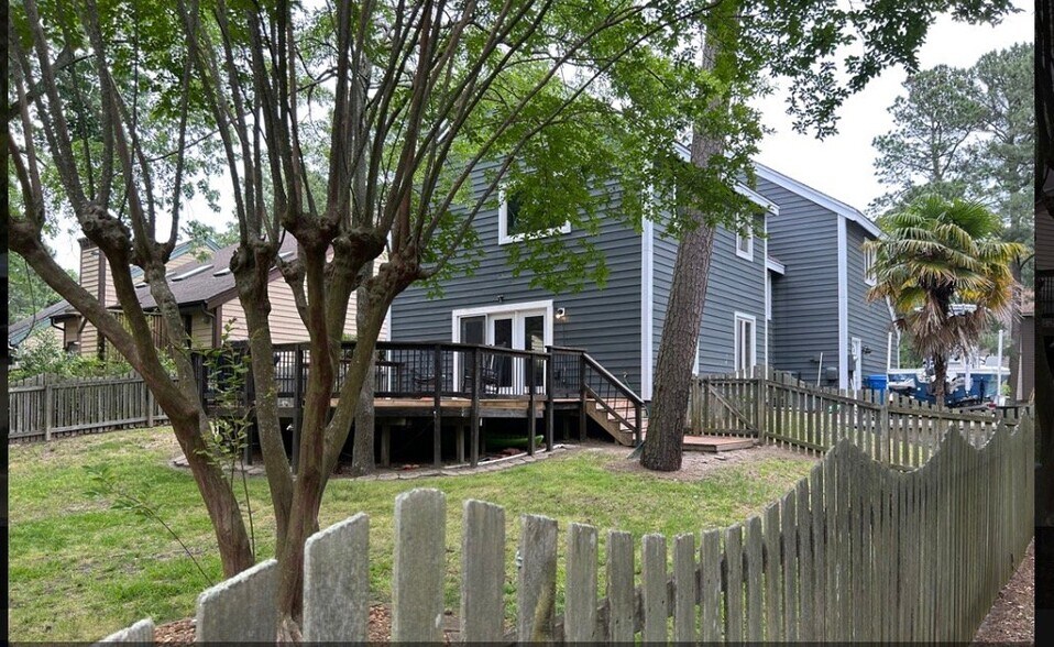 Building Photo - 2236 Sunvista Dr
