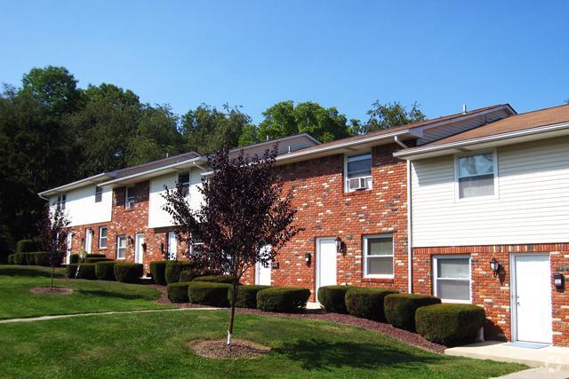 Primary Photo - Sherwood Circle Townhomes Near Greensburg