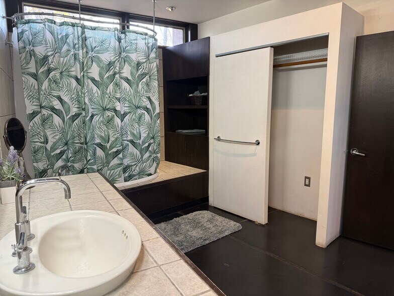 Building Photo - 1720 Avenida Cristo Rey NW