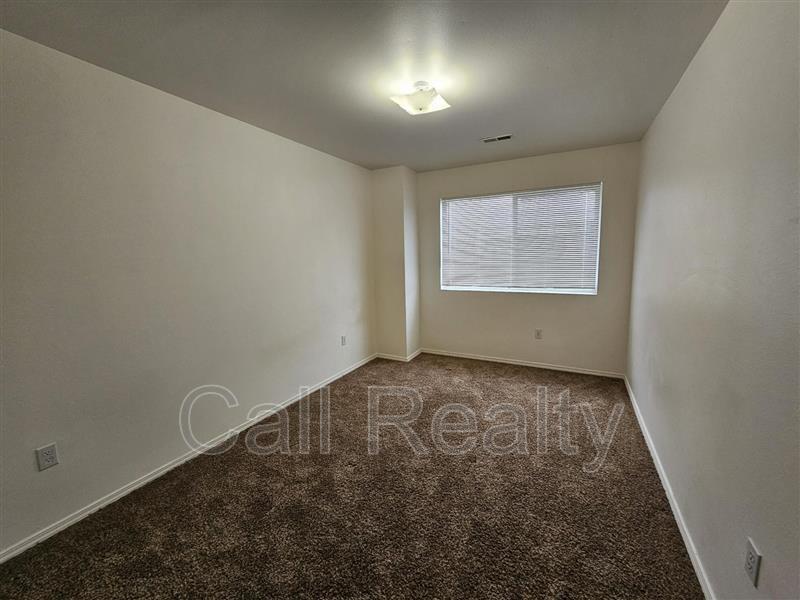 Building Photo - 2523 E Desmet Ave