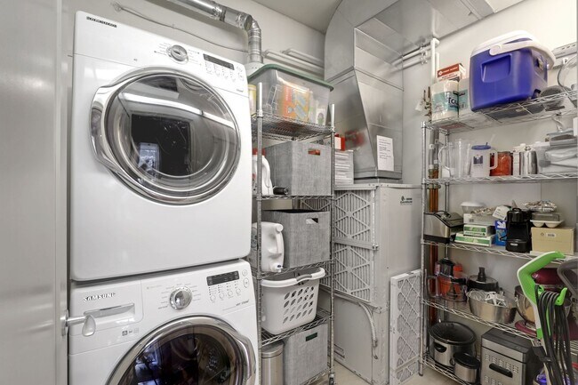 Building Photo - Elegant South Waterfront with 2 Parking Sp...