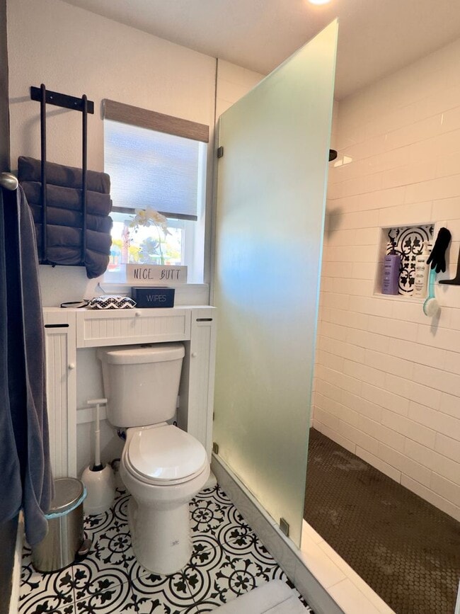 Building Photo - Upgraded One-Bedroom in Kensington