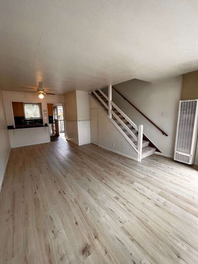 Building Photo - 6121 Fresno Ave