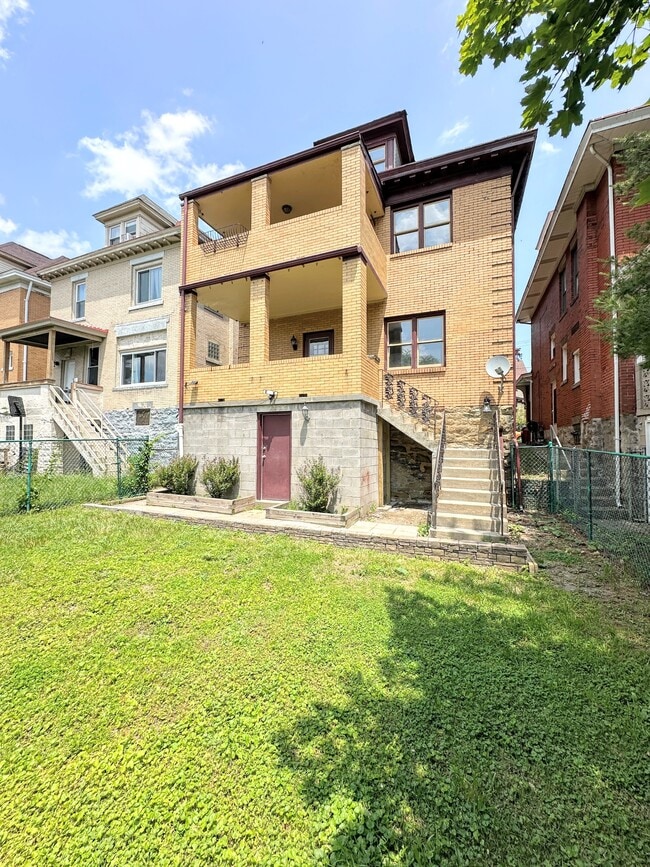 Building Photo - 207 Giffin Ave