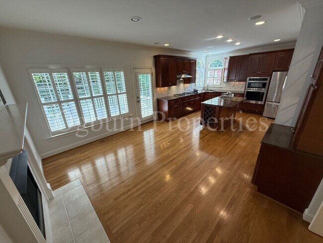 Building Photo - 4BR/2BA/2-0.5BA Custom Home in Greenbrier Farm!