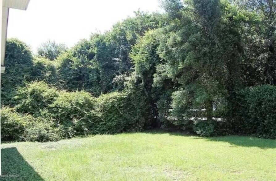 Building Photo - 8 Lagaree Ct