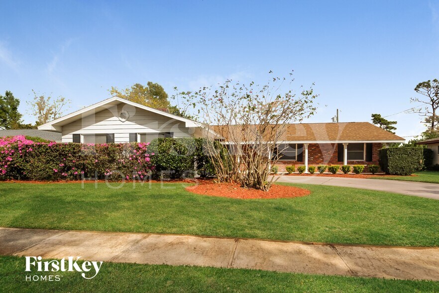 Building Photo - 504 St Dunstan Way