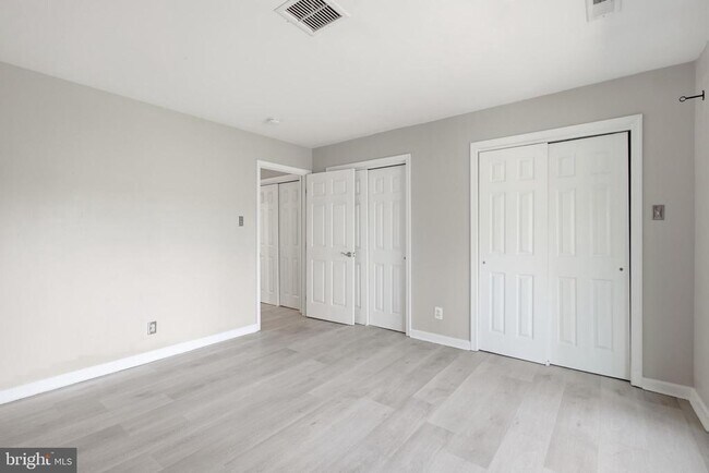 Building Photo - 27 Darien Way