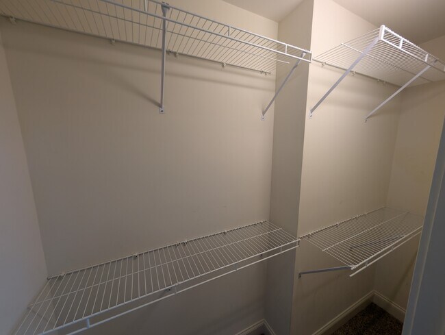 Building Photo - 903 Tanager Pl