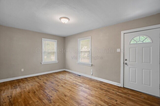 Building Photo - 449 S Dade Ave
