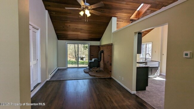 Building Photo - 412 Griffin Pond Rd