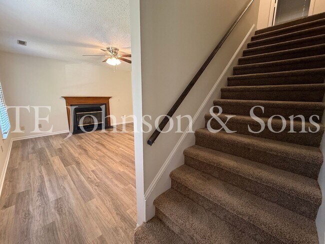 Building Photo - Charming 3-Bedroom Home with Spacious Yard...