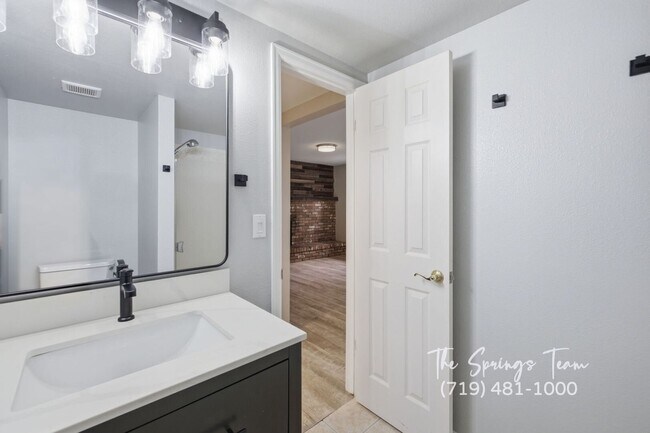 Building Photo - 3625 E Wade Ln